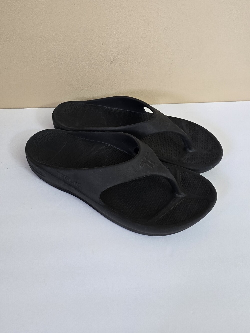 TELIC Flip Flop Sandal Waterproof Comfort Black -  Size 10